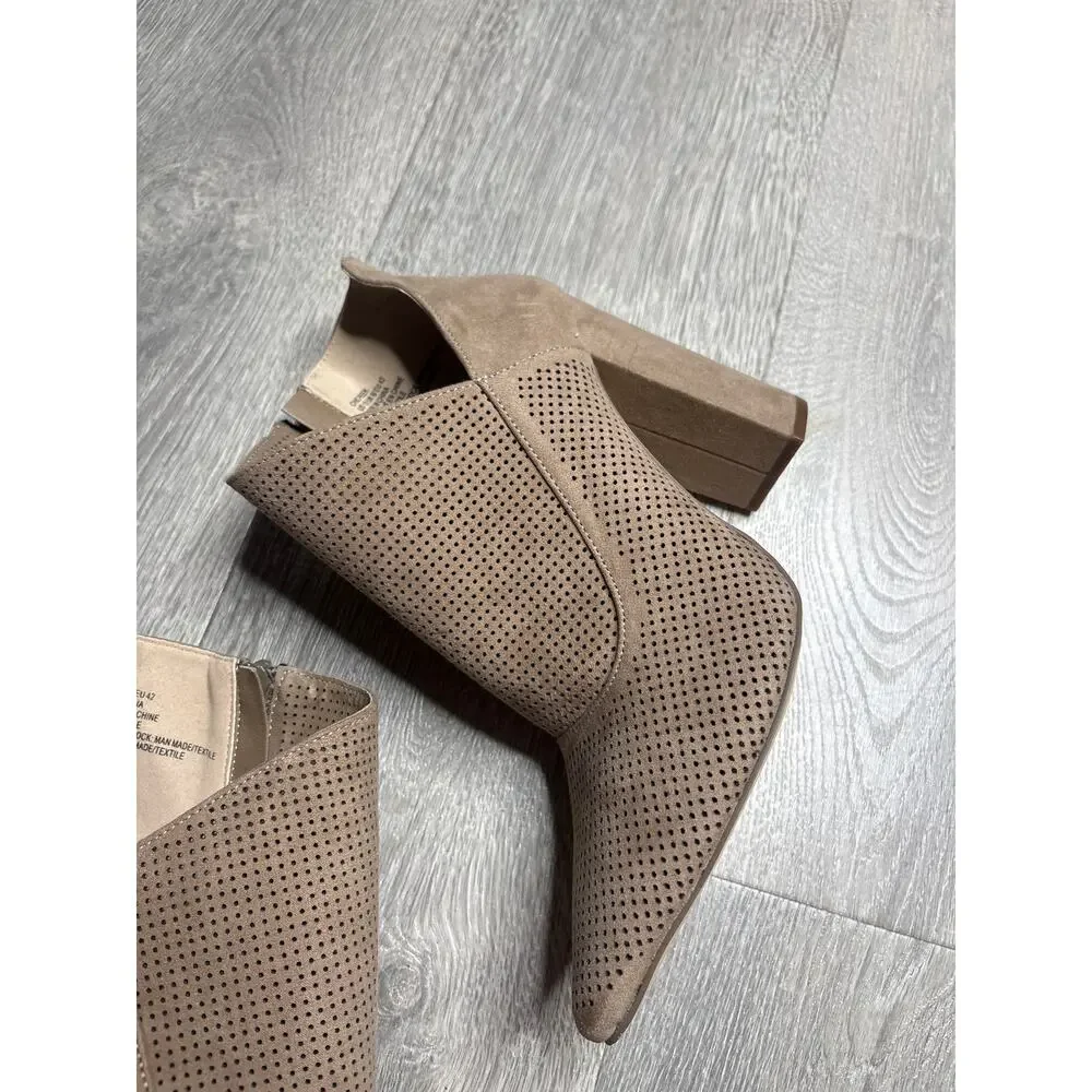 JustFab Chic Peek Perforated Ankle Boots Size 11 Taupe Tan Open Side Pointed Toe - Picture 3 of 10